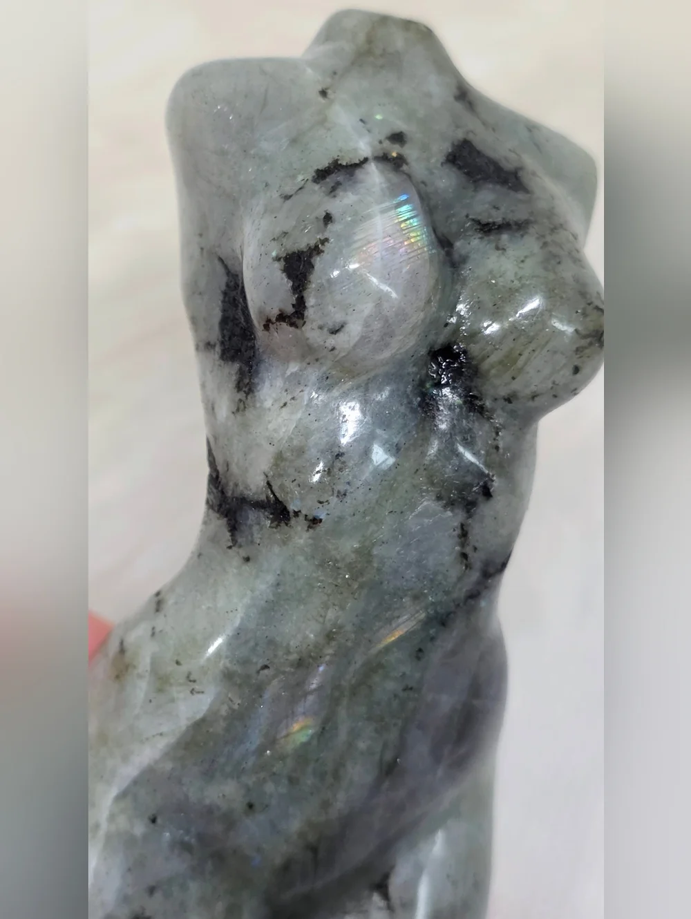 ✨ Labradorite Goddess Torso Carving | Flashy Mystical Feminine Figure | 3.13” ✨ - Picture 4 of 7